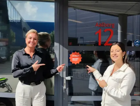 Amy Kooij en Ashlynn van den Elshout, Communicatie 